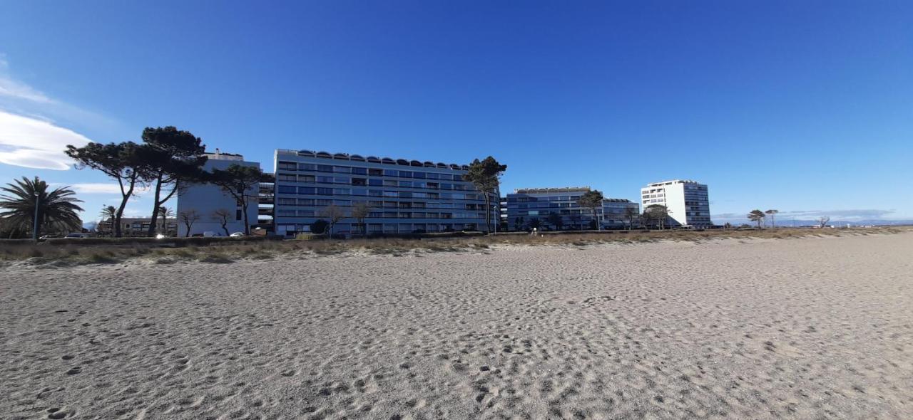 PORT CIPRIANO Sur les toits , vue panoramique sur la mer Saint-Cyprien  Extérieur photo